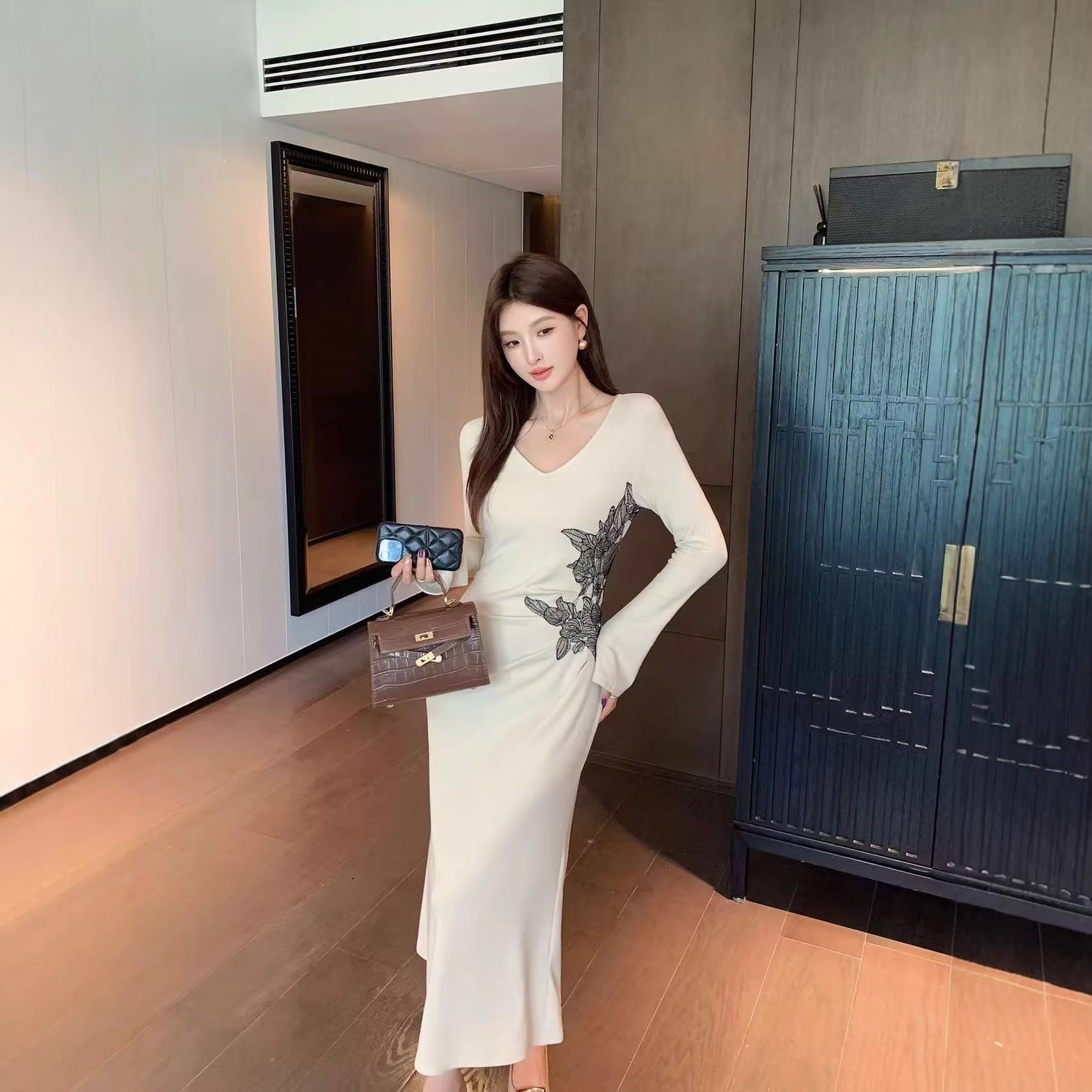 Womens Slim-fit Lace V-neck Knitted Dress