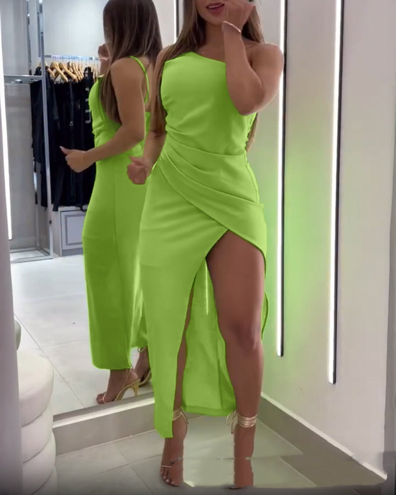 European And American-style Solid-color One-shoulder Pleated Slit Dress